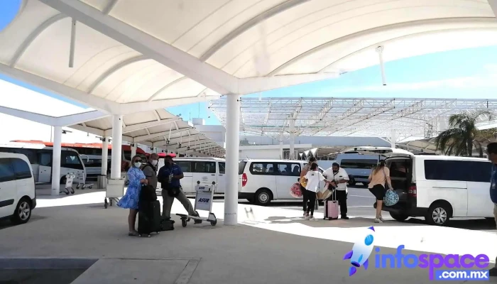 Ado Bus Stop - Terminal 3 - México