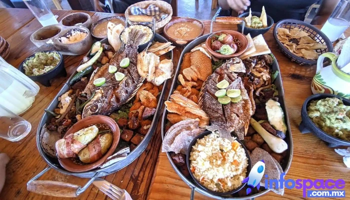 El Aureliano De La Noria -  Comida Y Bebida - La Noria de San Antonio