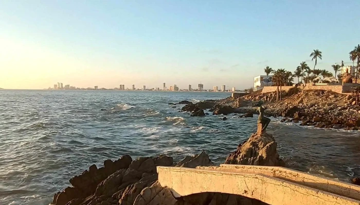 El Clavadista -  Sitio Web - Mazatlán