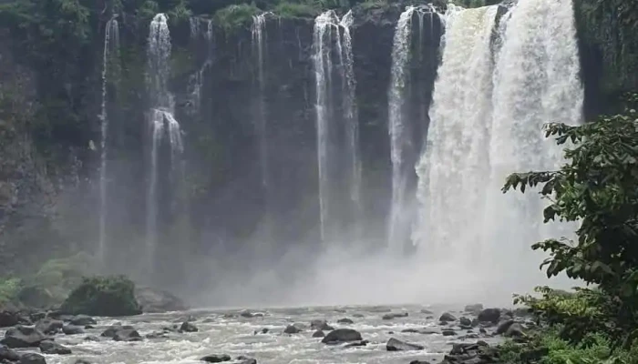 Frente cascada eyipantla - Ver