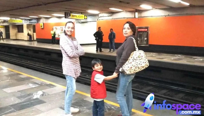 Hangares -  Estacion De Ferrocarril - Ciudad de México