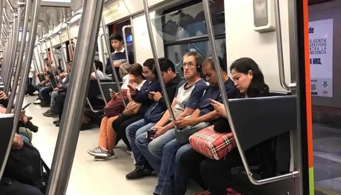Mexicaltzingo -  Parada De Tren Subterraneo - Iztapalapa, Ciudad de México