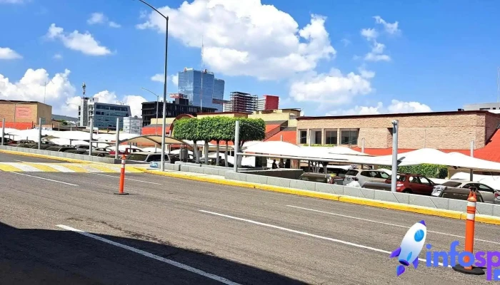 Parada De Autos Por Aplicacion -  Camion - Santiago de Querétaro