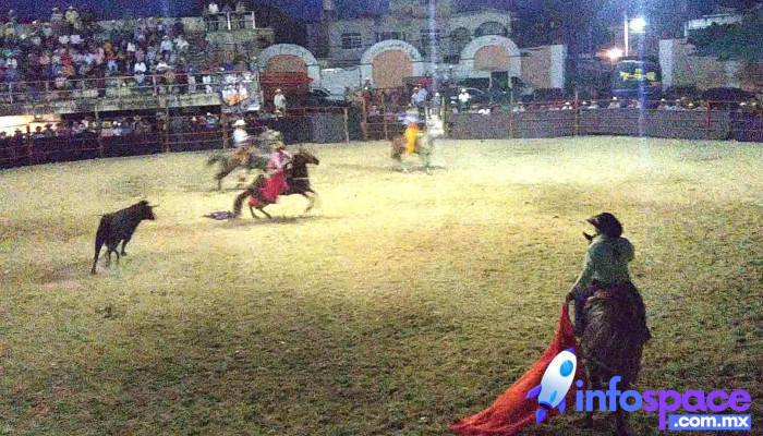 Plaza De Toros Santiago Apostol - Tenextepango