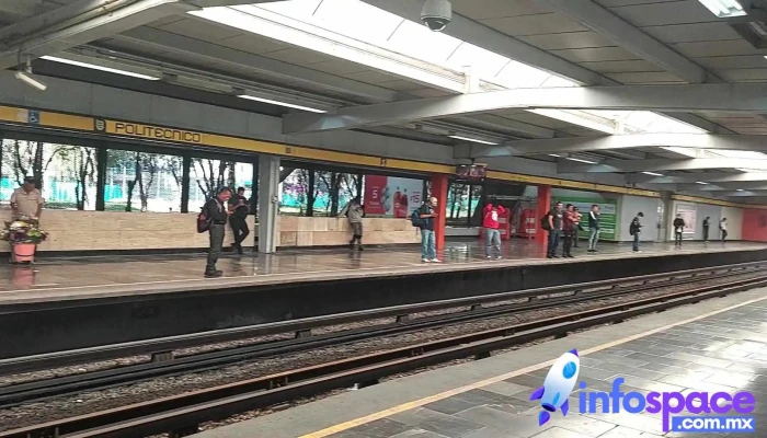Politecnico Parada De Tren Subterraneo - Ciudad de México
